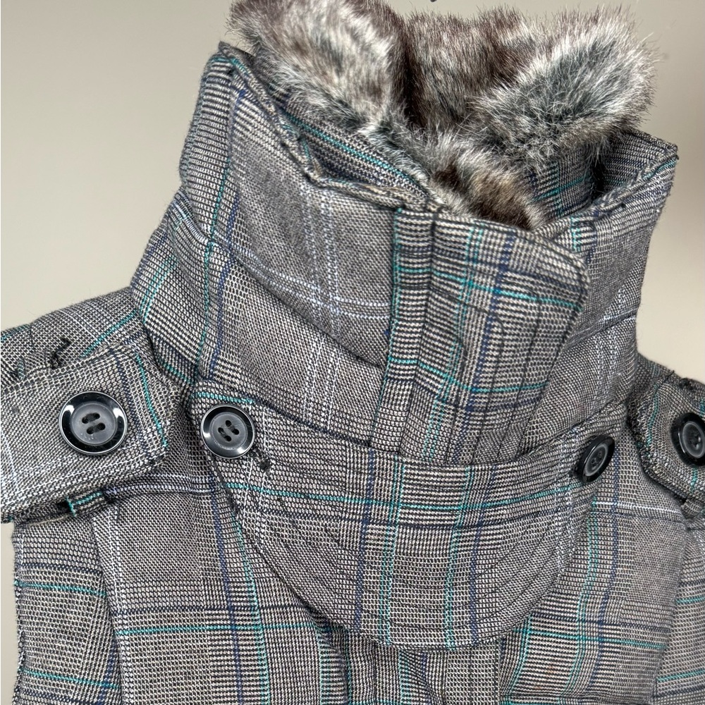 GUESS PLAID VEST - Picture 2 of 11